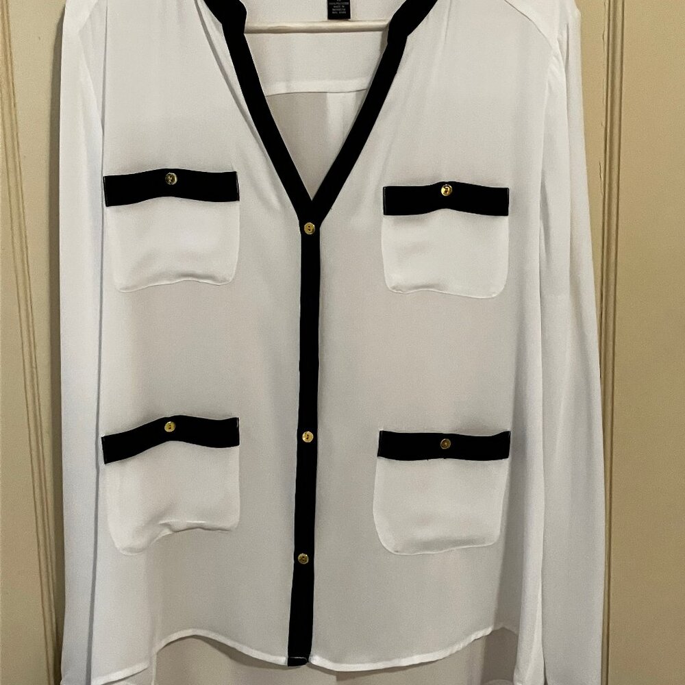 NWOT Alfani white/black trim L/S blouse